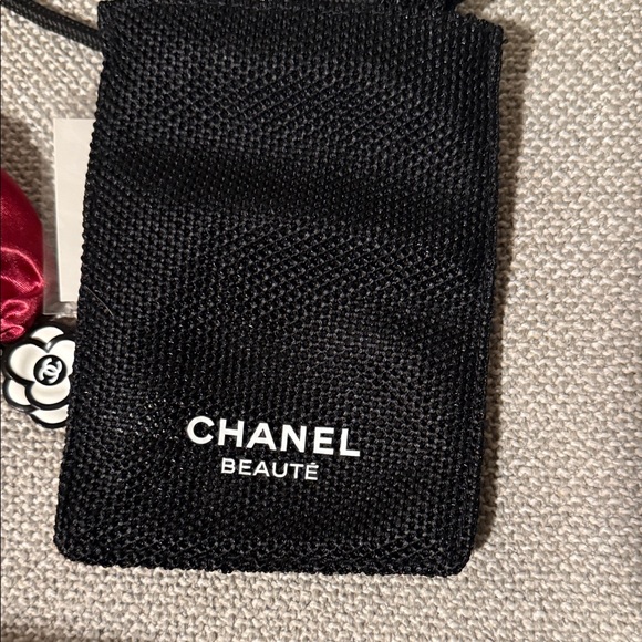 CHANEL Beauty Variety of Accessories - Picture 9 of 9